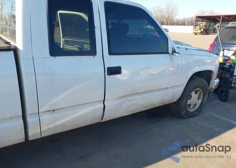 1998 Chevrolet C1500 Fleetside z USA, uszkodzony, nr VIN 2GCEC19R5W1215584